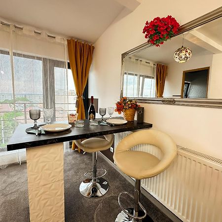 The Royal - Studio With Balcony & Panoramic View ไกรโอวา ภายนอก รูปภาพ