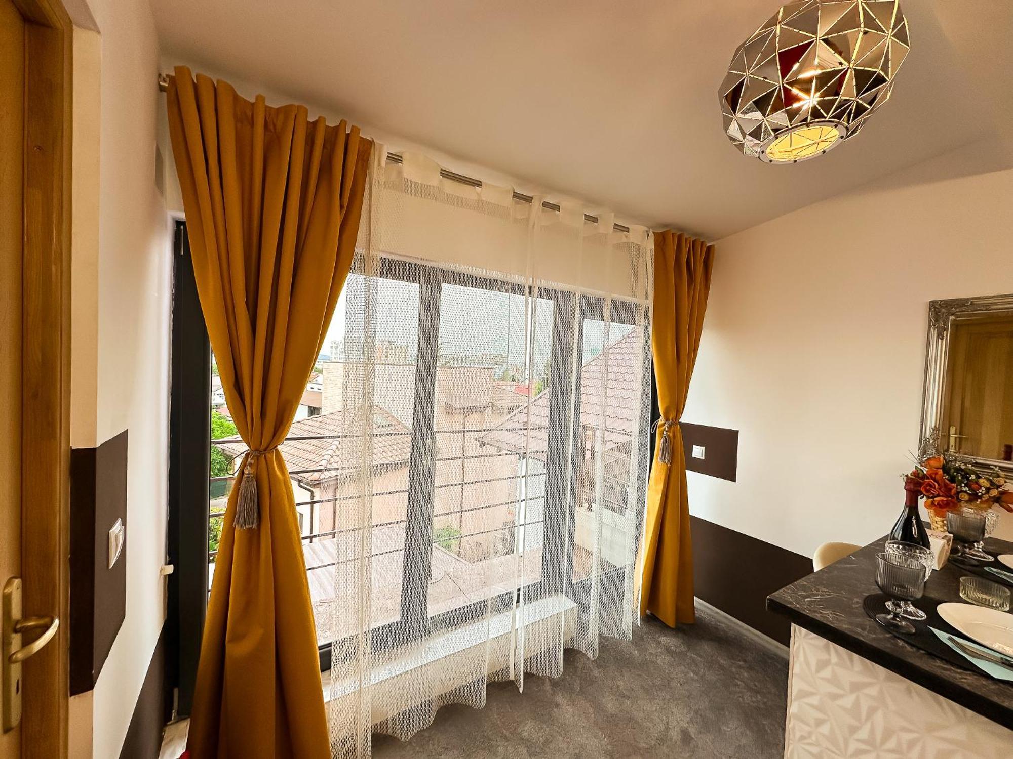 The Royal - Studio With Balcony & Panoramic View ไกรโอวา ภายนอก รูปภาพ