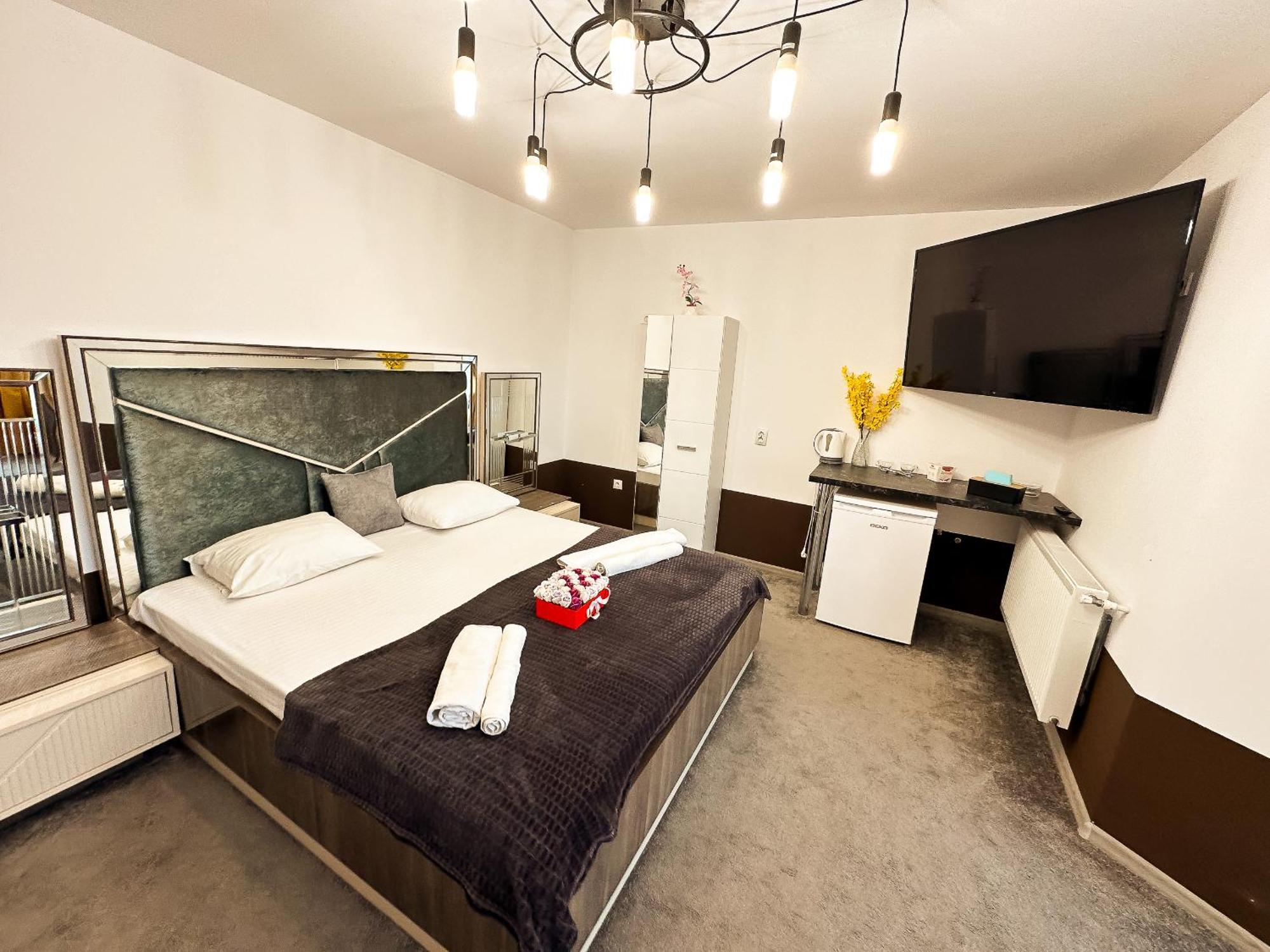 The Royal - Studio With Balcony & Panoramic View ไกรโอวา ภายนอก รูปภาพ