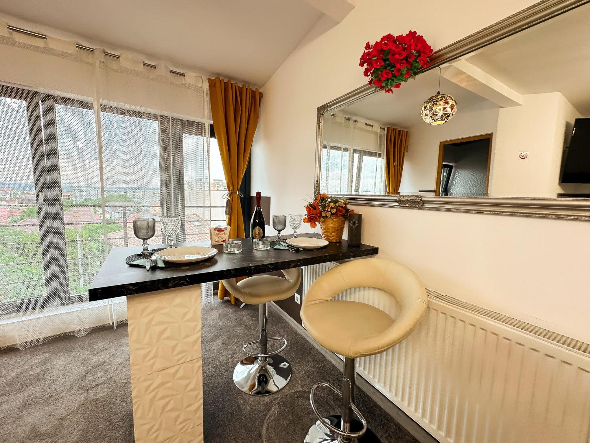 The Royal - Studio With Balcony & Panoramic View ไกรโอวา ภายนอก รูปภาพ