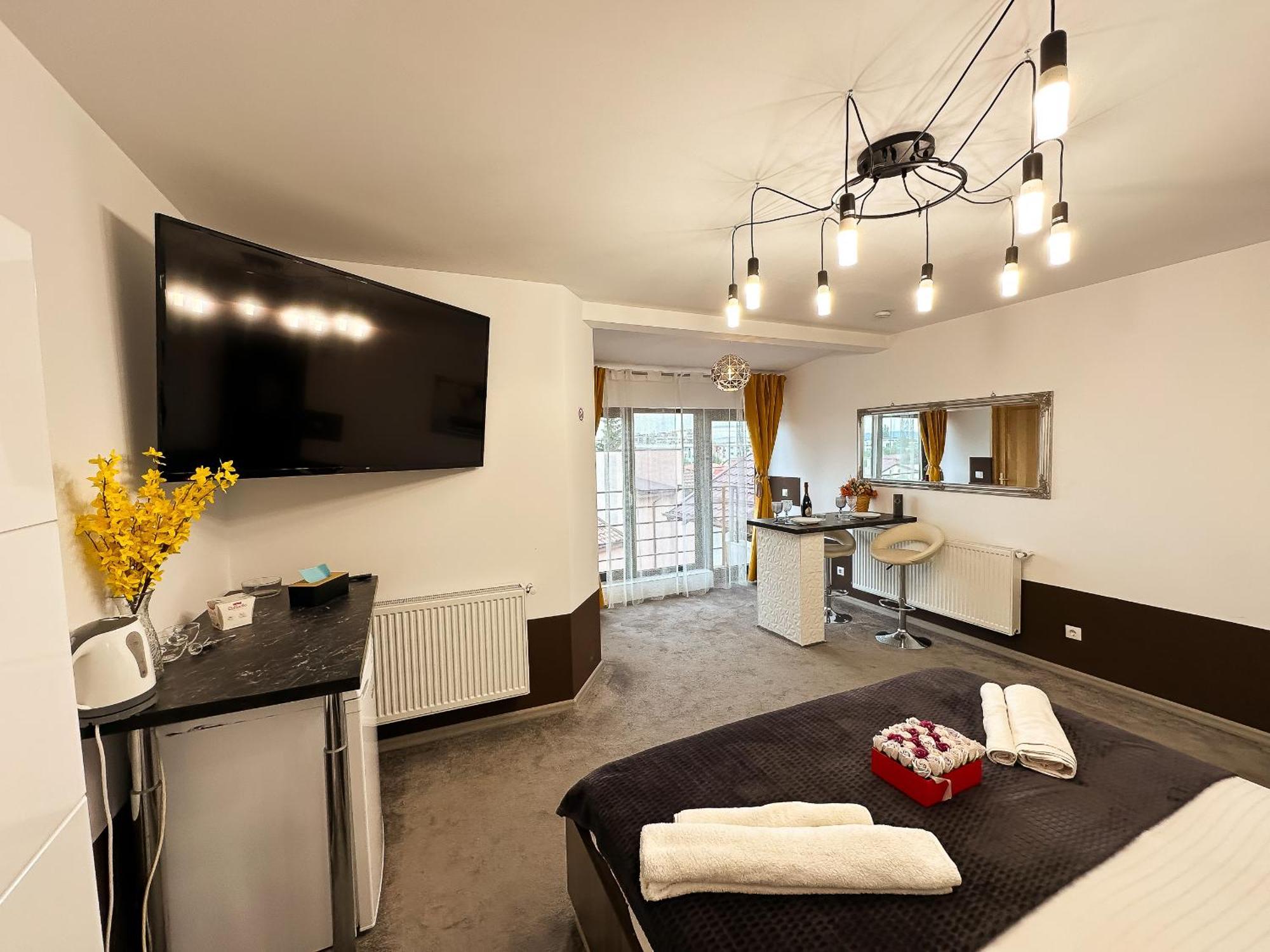 The Royal - Studio With Balcony & Panoramic View ไกรโอวา ภายนอก รูปภาพ