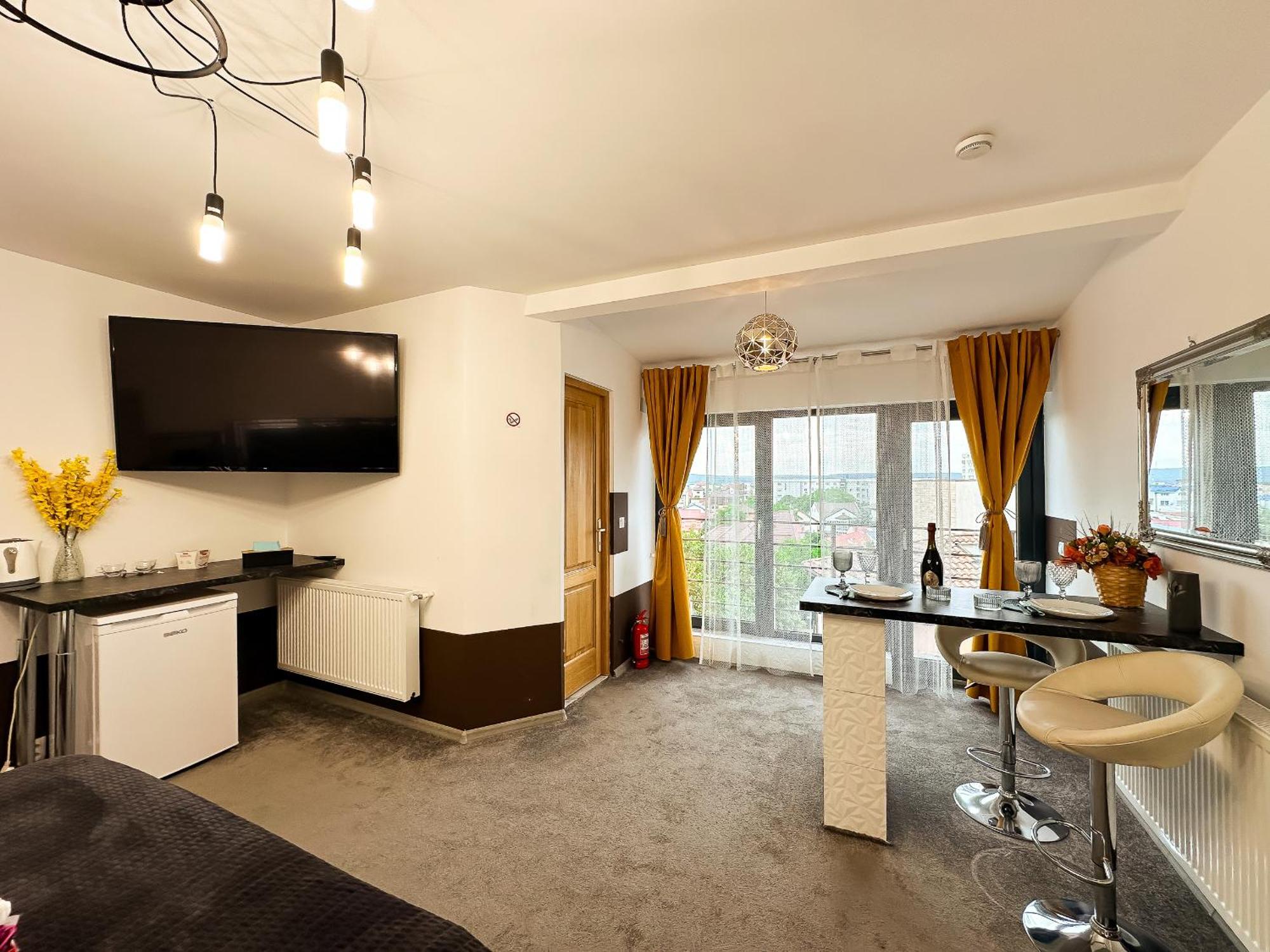 The Royal - Studio With Balcony & Panoramic View ไกรโอวา ภายนอก รูปภาพ