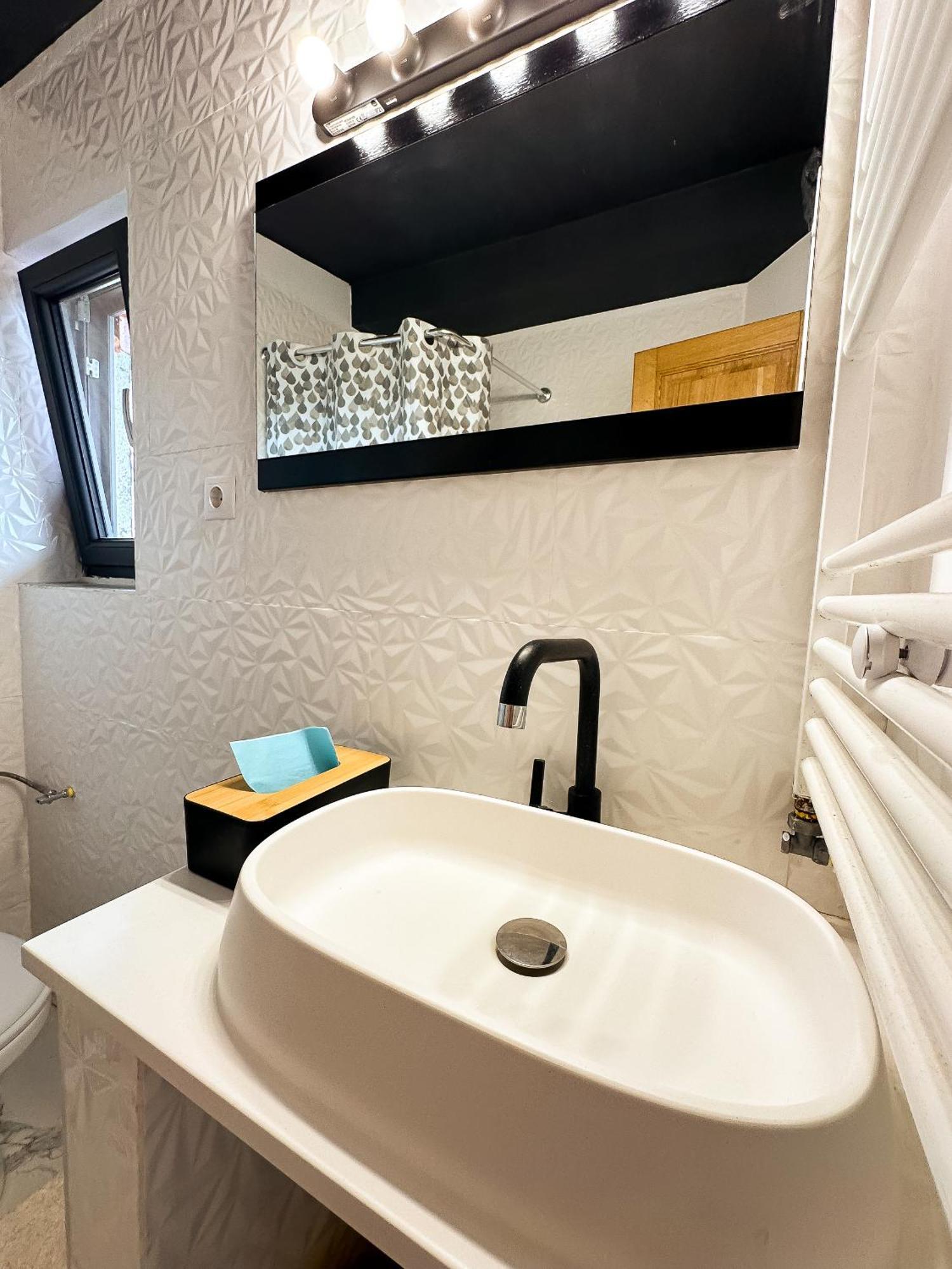 The Royal - Studio With Balcony & Panoramic View ไกรโอวา ภายนอก รูปภาพ