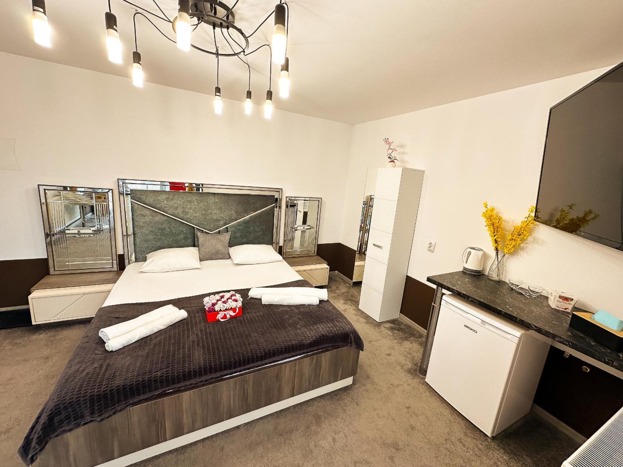 The Royal - Studio With Balcony & Panoramic View ไกรโอวา ภายนอก รูปภาพ